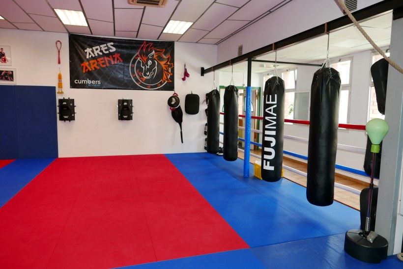 Ares Arena Mollet Deportes contacto, Muay Thai, Boxeo, OCR, Defensa Personal Femenina