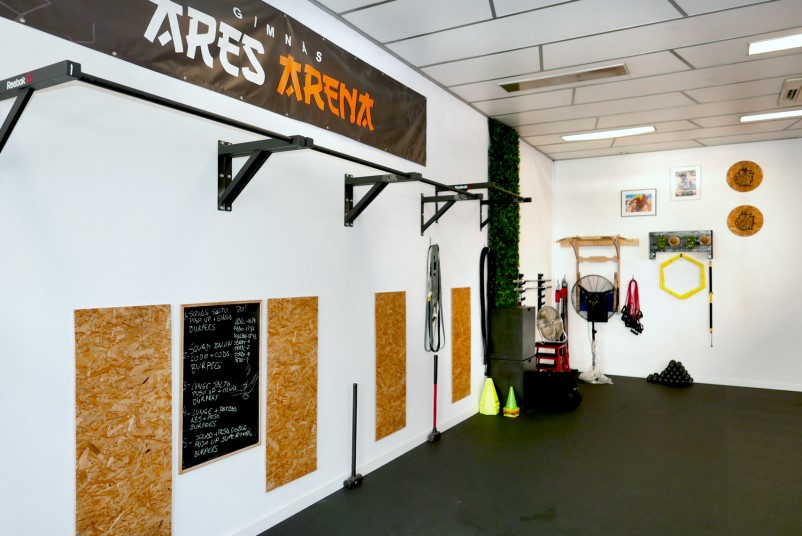 Aparatos  Ares Arena Mollet Deportes contacto, Muay Thai, Boxeo, OCR, Defensa Personal Femenina