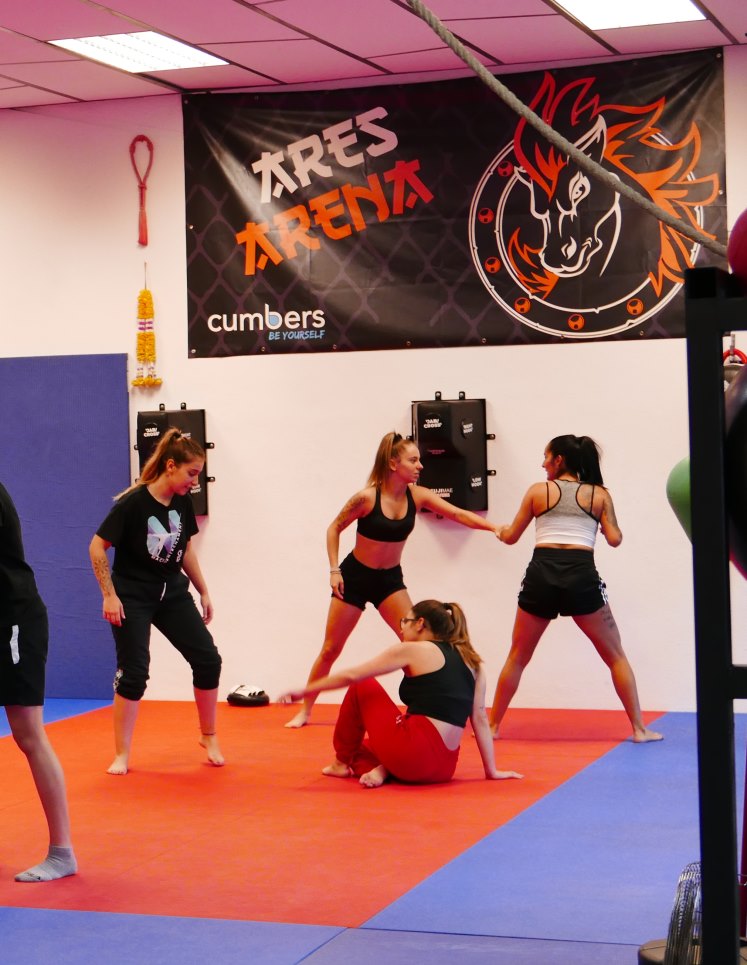 Defensa Personal Femenina, clases Boxeo Ares arena Pantiquet, el mejor club de deportes de contacto en Mollet