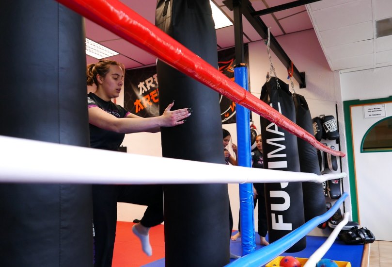 Así se entrena Defensa Personal Femenina en el nuevo gimnasio en Mollet Ares Arena Pantiquet